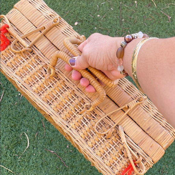 Mid 20th-Century Nicely-Sized Handwoven Valise-Style Rattan Storage Basket EVUC - Picture 12 of 12